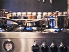 Kuchnia na drewno z piekarnikiem – funkcjonalność i styl w jednym urządzeniu