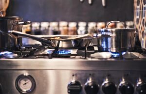 Kuchnia na drewno z piekarnikiem – funkcjonalność i styl w jednym urządzeniu