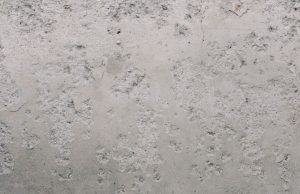 Naprawa betonu metodą torkretowania – kiedy natrysk jest lepszy niż tradycyjne uzupełnianie ubytków