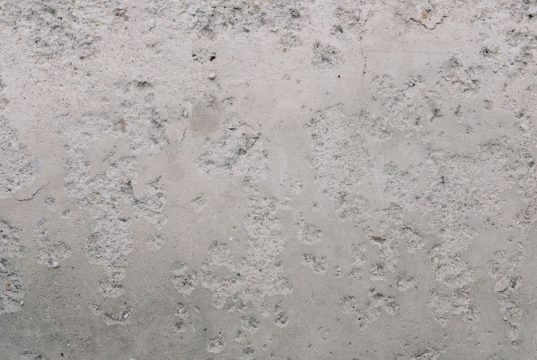 Naprawa betonu metodą torkretowania – kiedy natrysk jest lepszy niż tradycyjne uzupełnianie ubytków