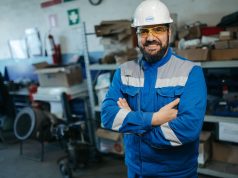 Jak dopasować odzież roboczą do warunków pracy?